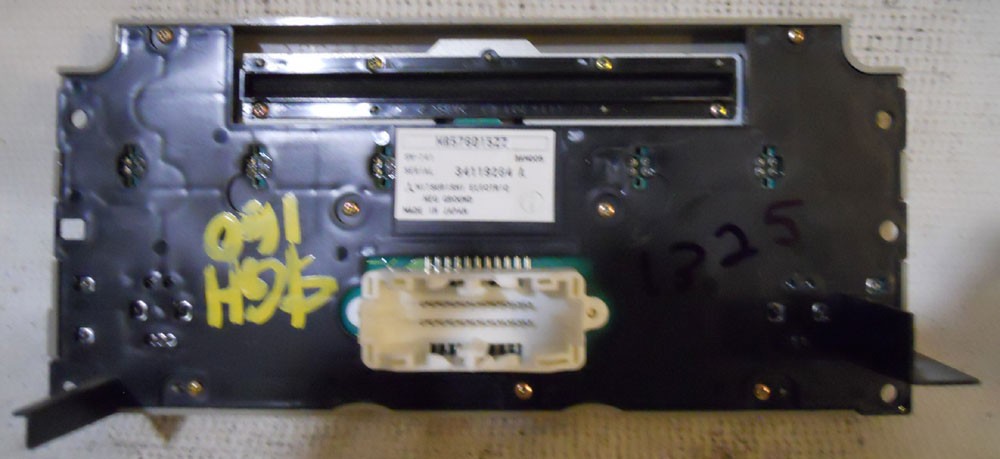 Mitsubishi Endeavor 04 05 06 07 08 Factory Radio Button Control MR576015ZZ