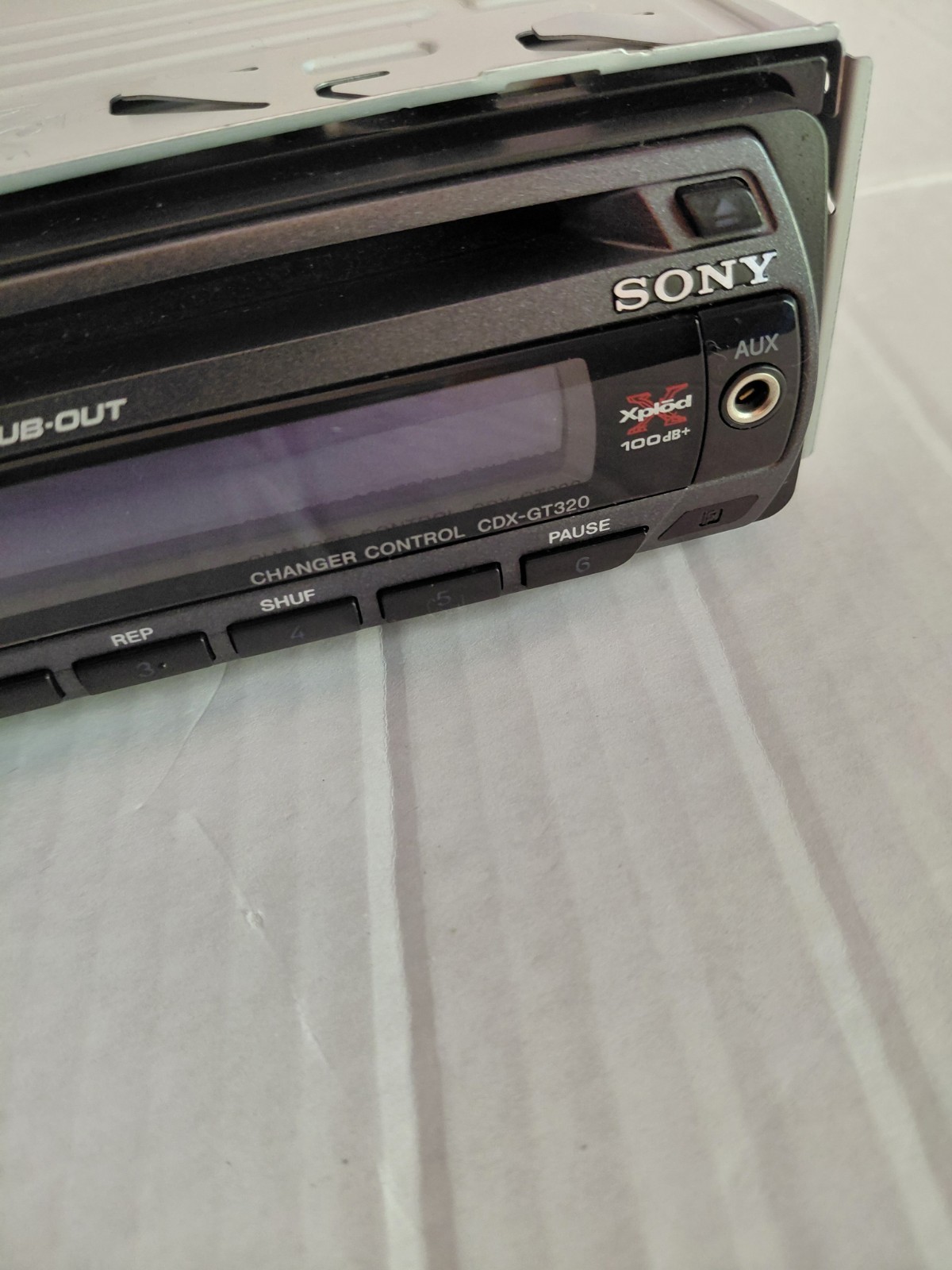 Sony CDX-GT320 CD MP3 WMA Car Stereo AM/FM Receiver AUX w/ Harness & Sleeve