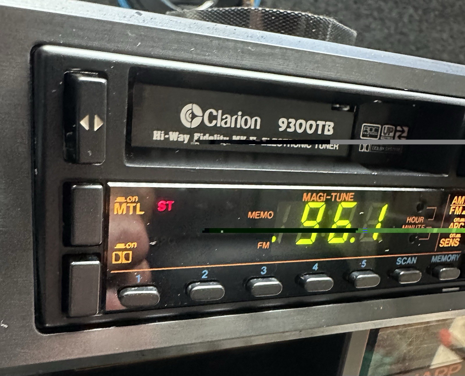 Clarion 9300TB Stereo And 400II Amp