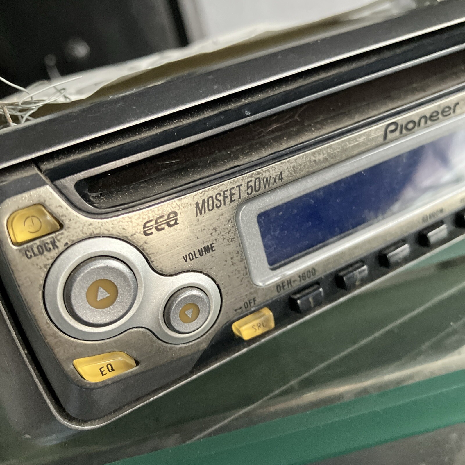 Pioneer DEH-1600 CD Player In Dash Receiver