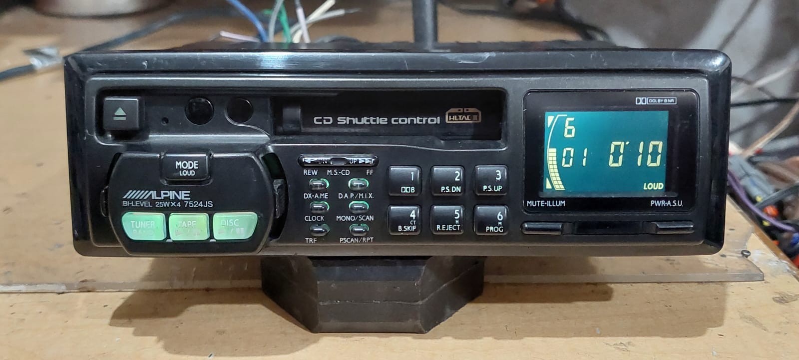Alpine 7524 CASSETTE TAPE RECEIVER CAR PLAYER STEREO WORKING