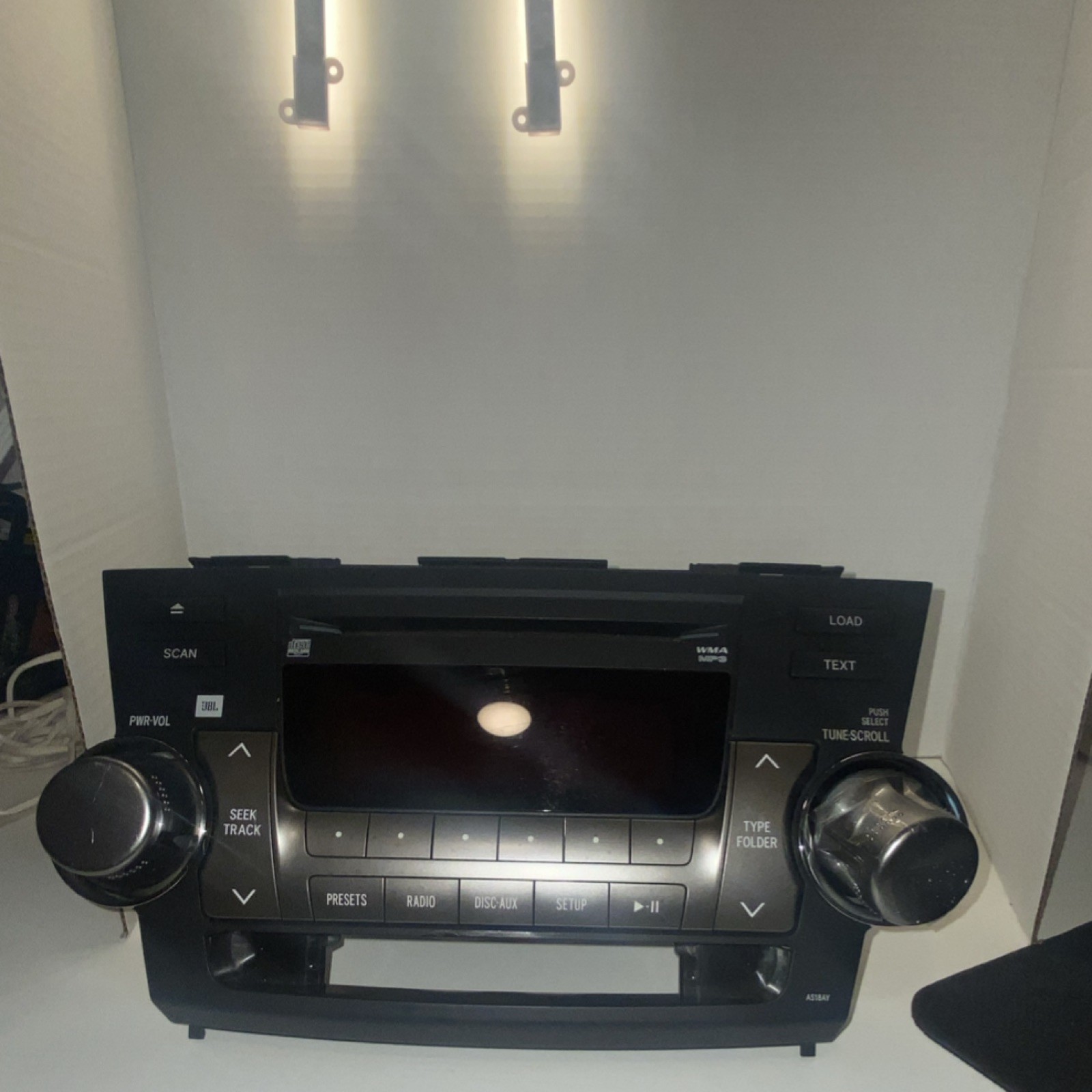 Toyota 86120-0E390-C0 2 DIN AM/FM CD MP3 AUX In-Dash Radio Head Unit untested