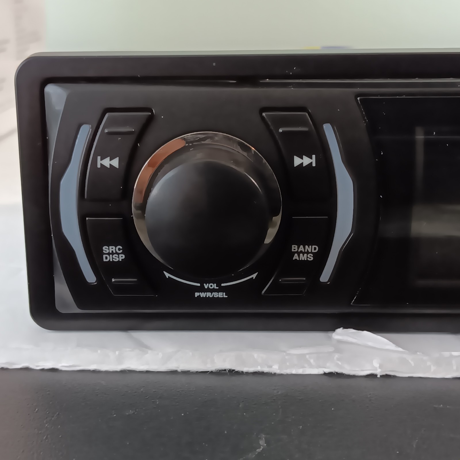 New Boss In-Dash 612UA 200W MP3-Compatible Digital Media AM-FM Receiver