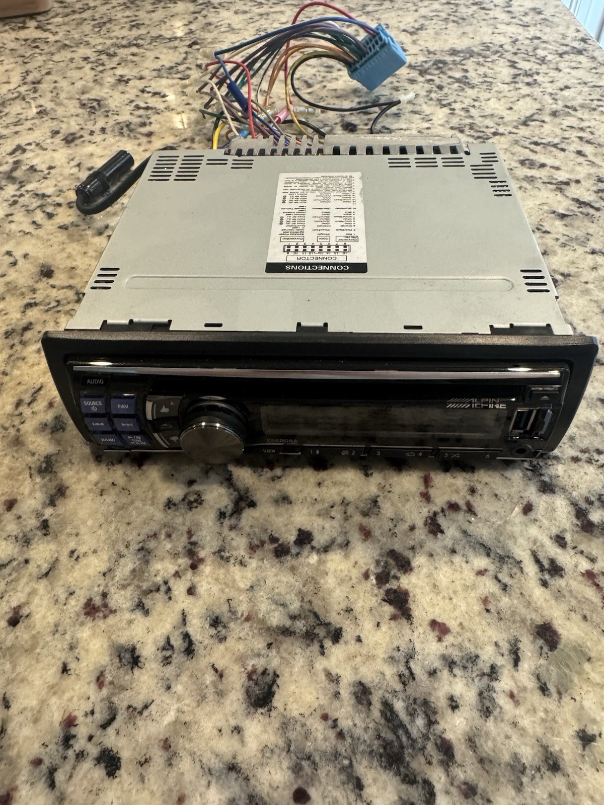 Alpine CDE-122 1 DIN In-Dash CD Player Receiver USB Pandora AUX Input