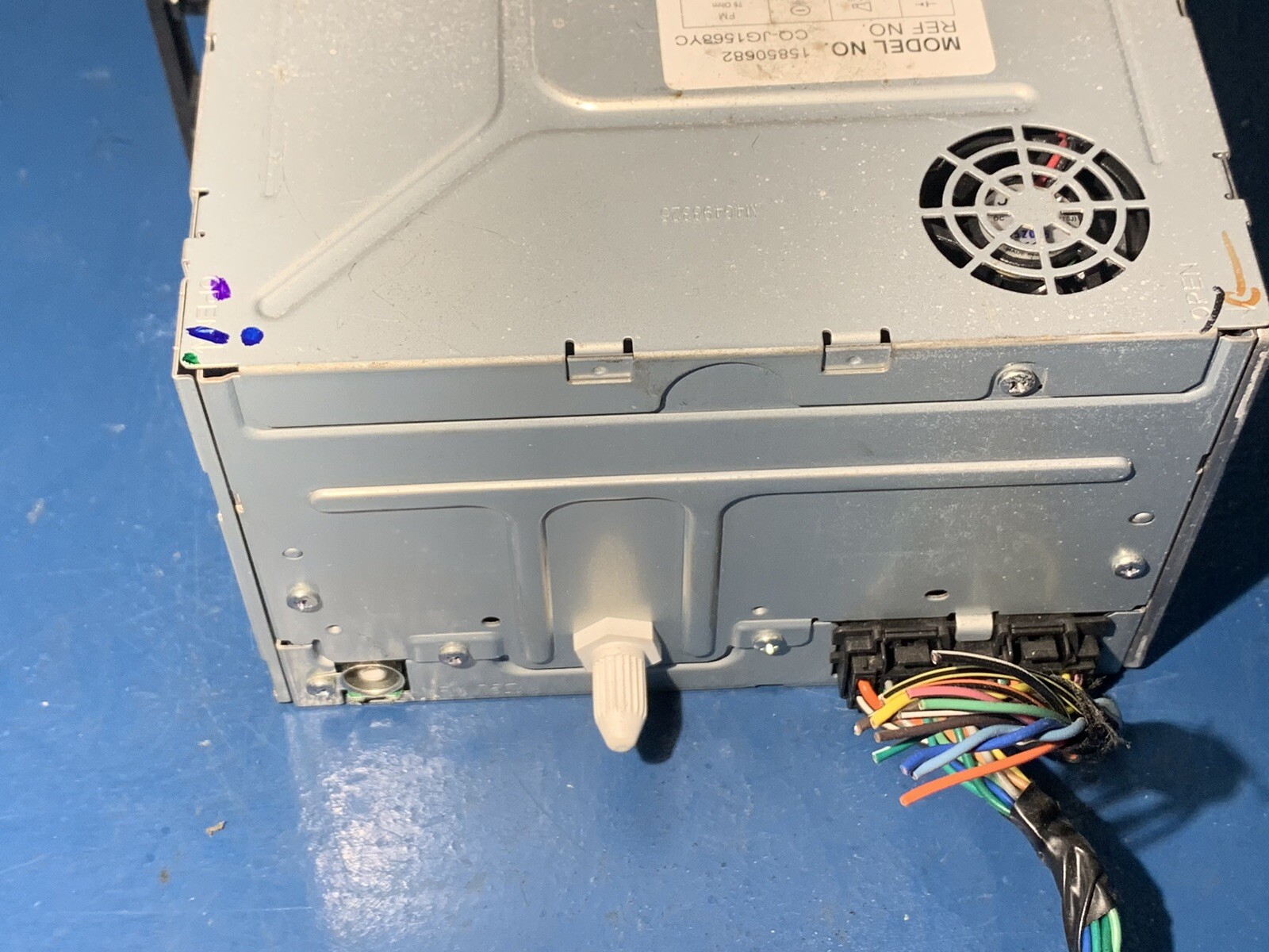 06 07 Saturn Ion AM FM CD radio receiver OEM 15850682