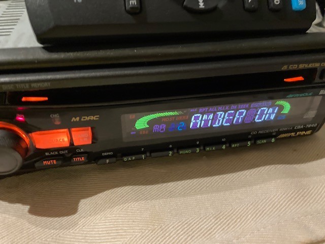ALPINE CAR AUDIO AMBER AM/FM CD BBE EQ UNIT CDA-7840 REMOTE INC DANCING LIGHTS