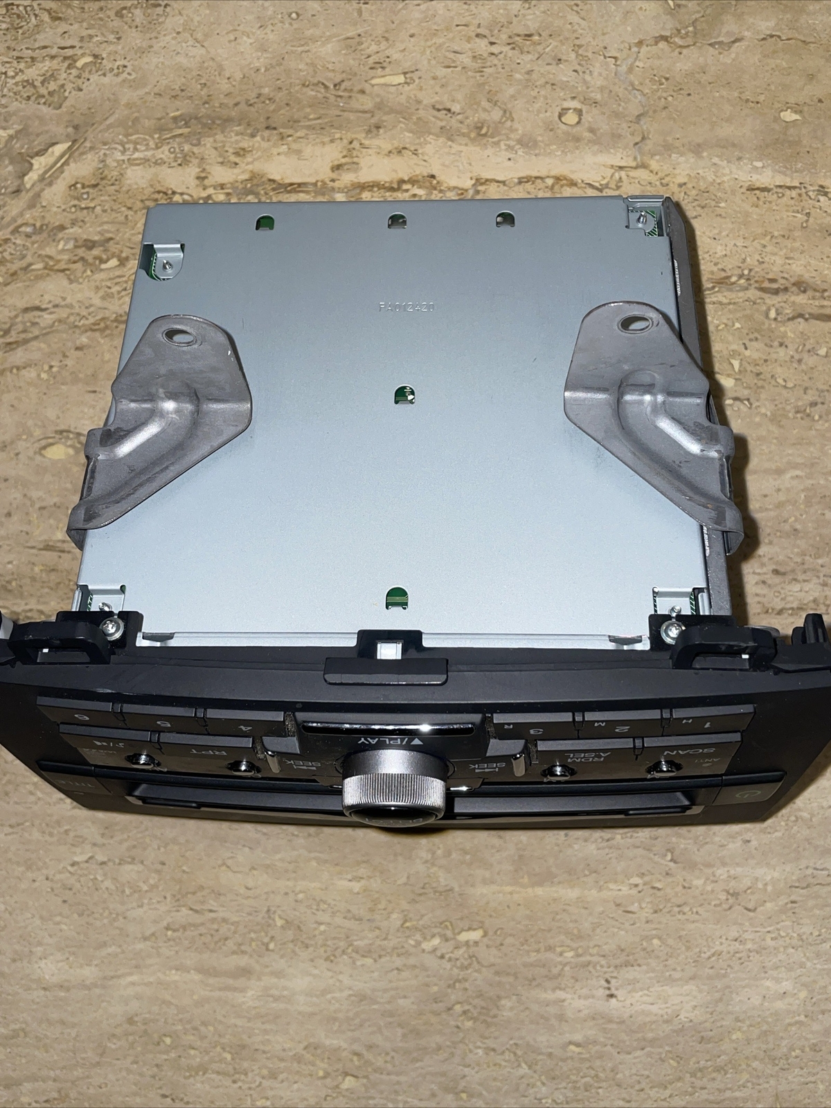 2011 Honda CRV AM FM 6 disc CD radio receiver 39100-SWA-A011-M1 OEM Not Tested