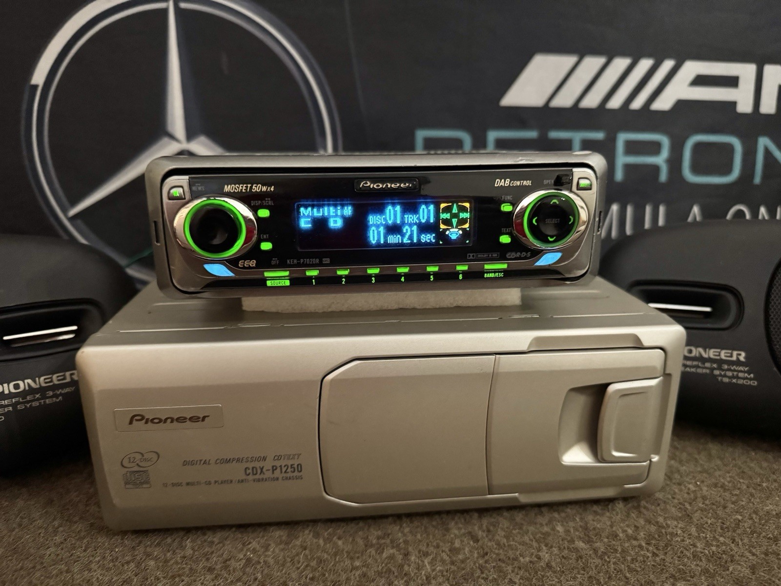 PIONEER KEH-P7020R Car LW/MW/FM Cassette Player & CD-Changer CDX-P1250 Dolphin D