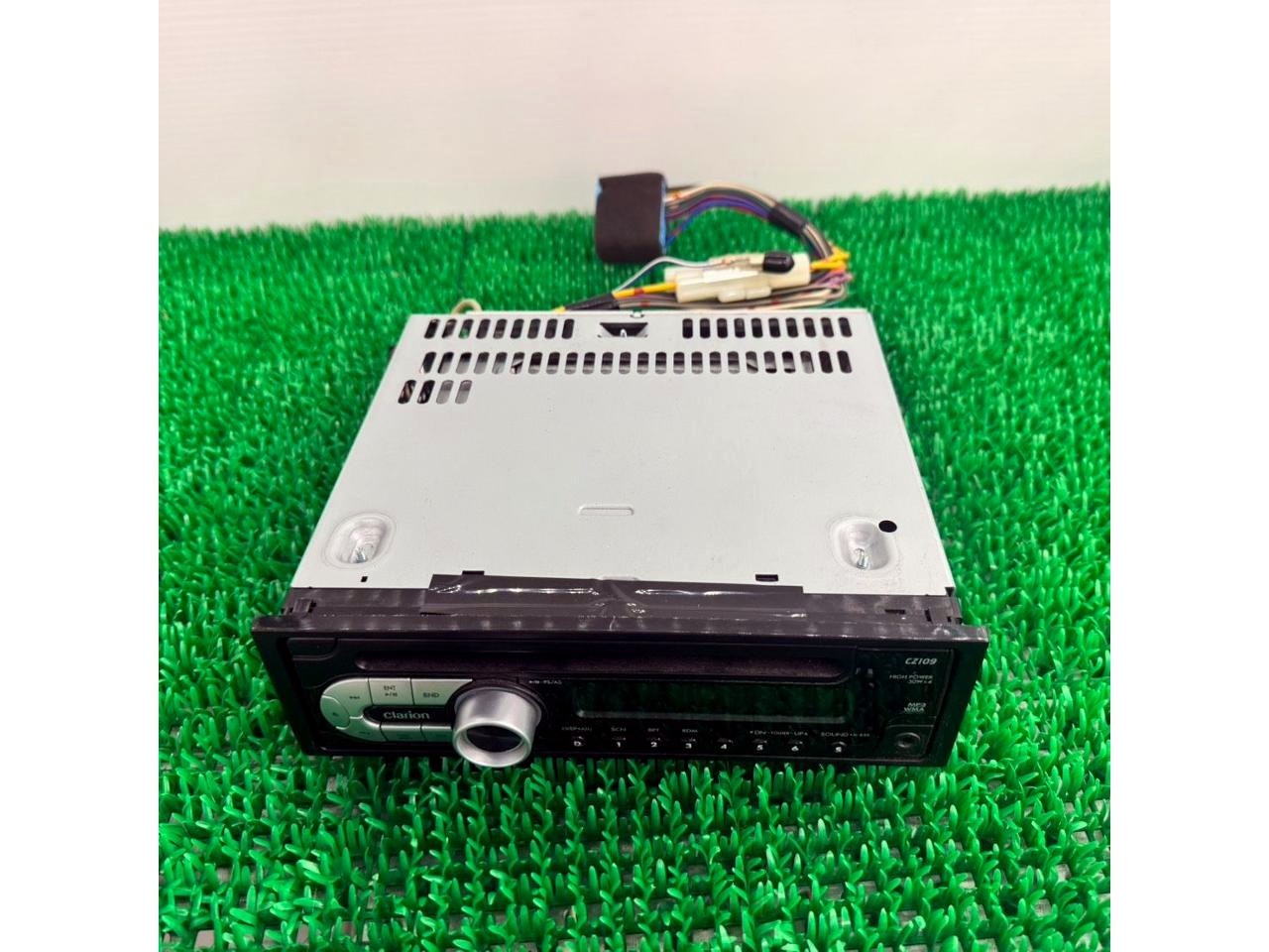Clarion CZ109 Single DIN Car Stereo Receiver For Parts Not Working CD