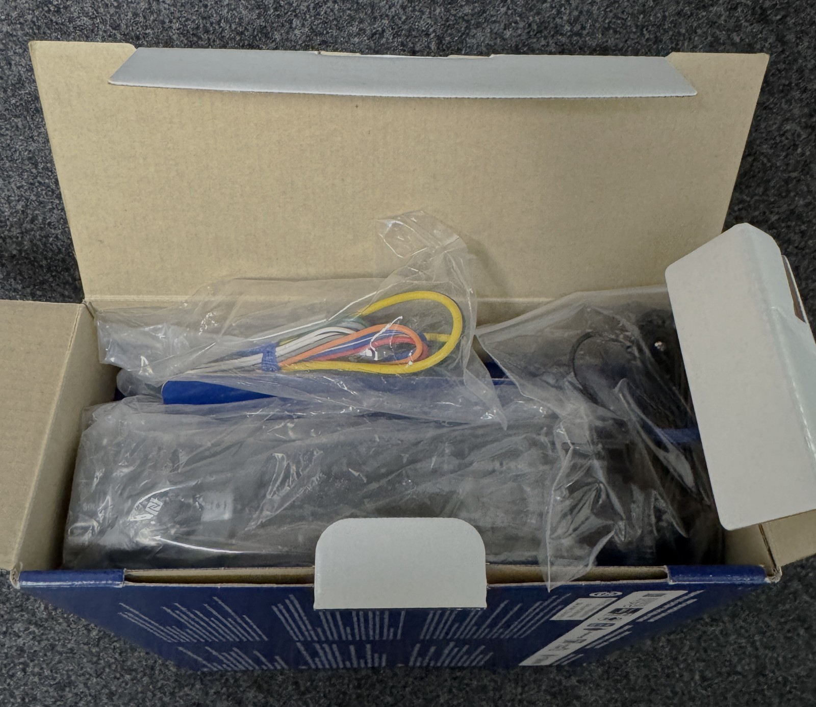 Alpine CDE-175BT NEW/OPEN BOX. EXTREMELY HARD TO FIND (SEE DESCRIPTION)