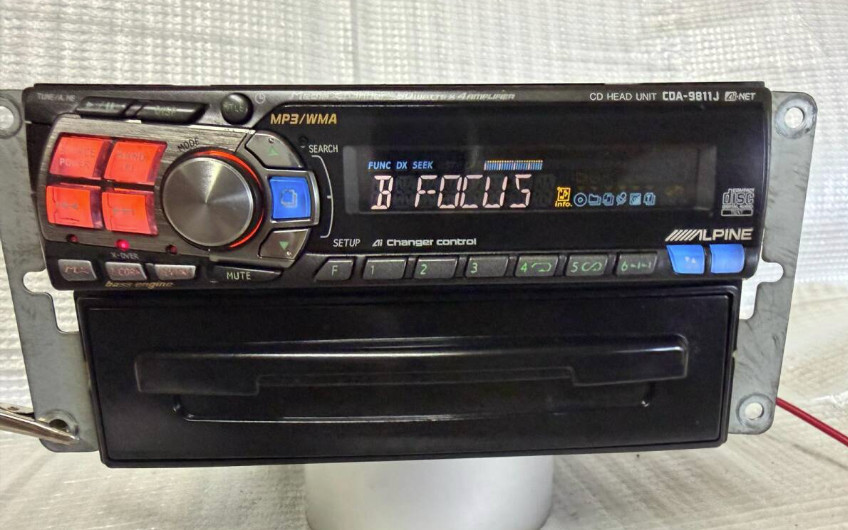 ALPINE CDA-9811J CD HEAD UNIT CD/CD-R/CD-RW MP3 WMA AM FM 1DIN 50W x4 DC12V
