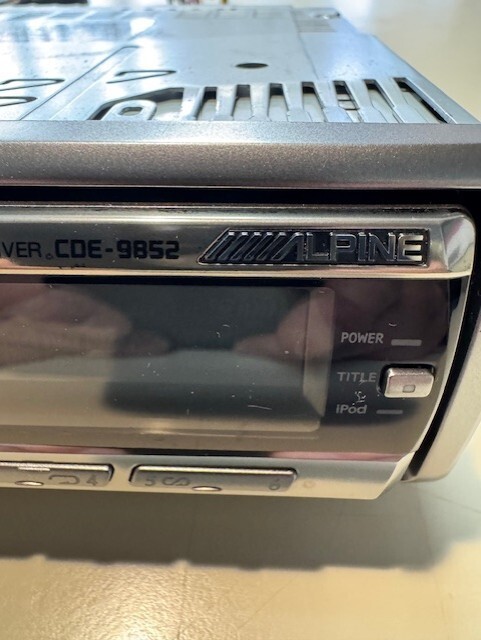 ALPINE CDE-9852 CD RECEIVER Great Condition