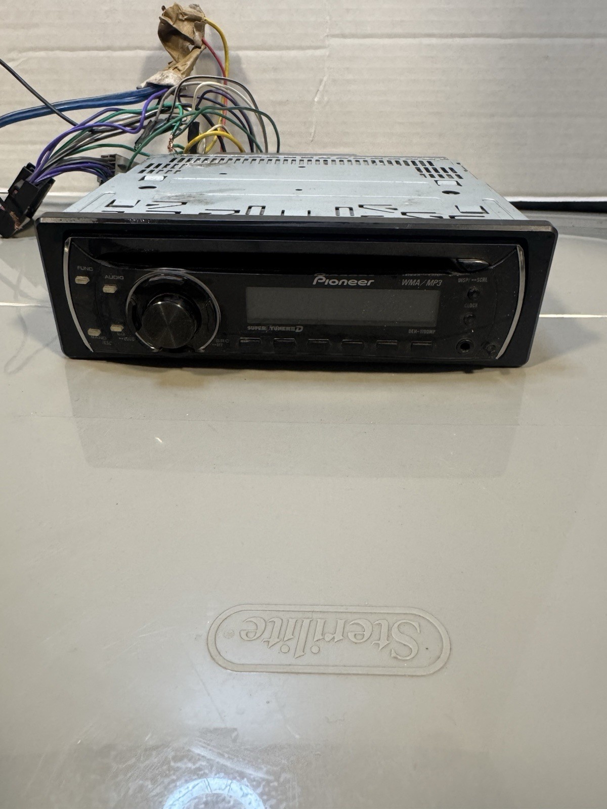 Untested Pioneer DEH-1100 CD Player In Dash Receiver