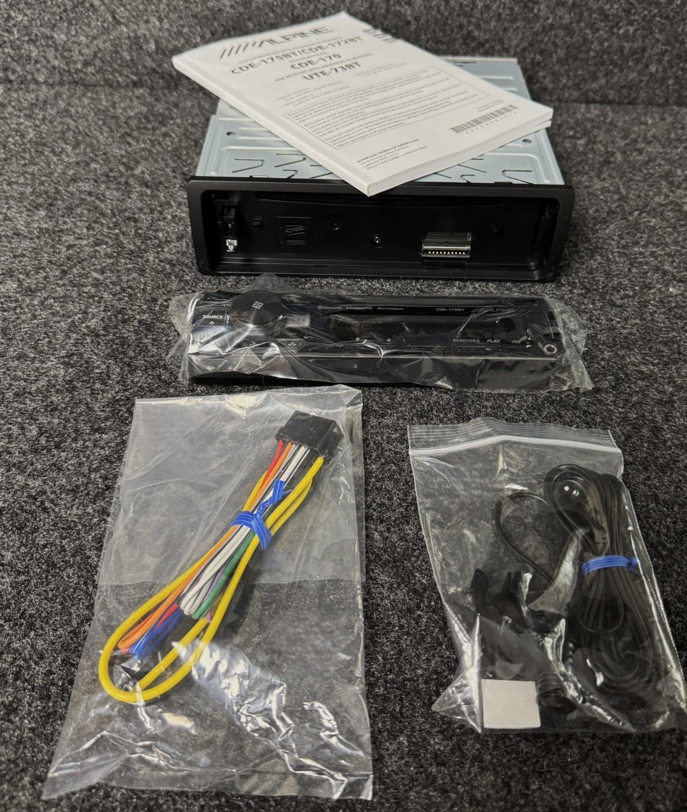 Alpine CDE-175BT NEW/OPEN BOX. EXTREMELY HARD TO FIND (SEE DESCRIPTION)