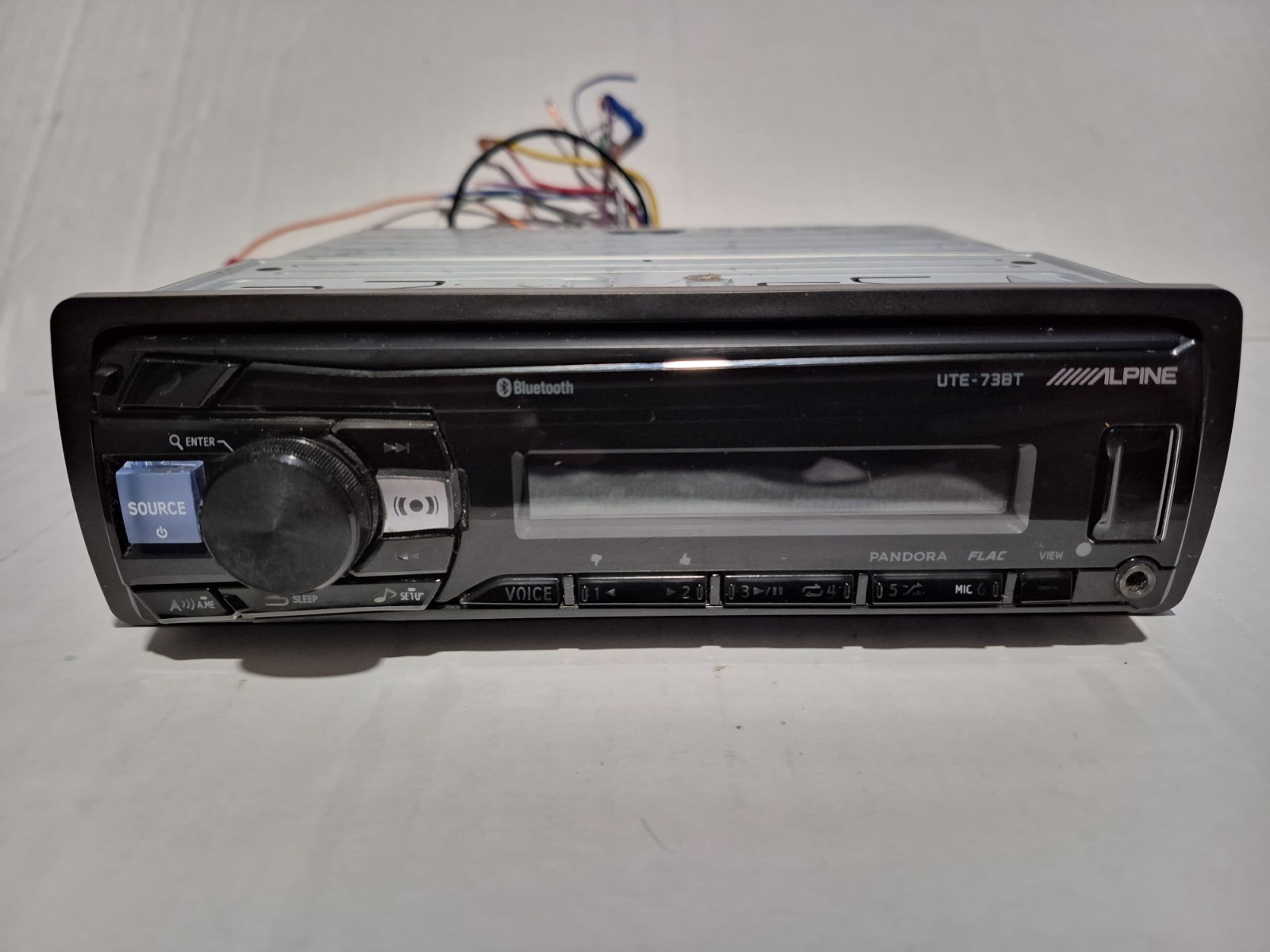 Alpine UTE-73BT Single Din Car Stereo Bluetooth – Aux – Usb – Detachable Face