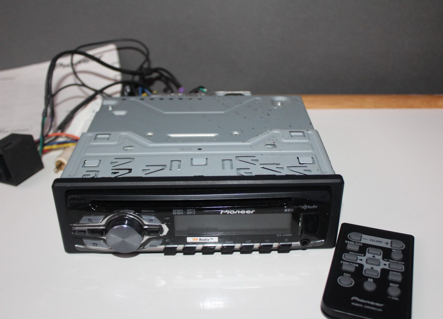 Pioneer In Dash Car Radio DEH 44 OO HD High Definition With Remote And Manual