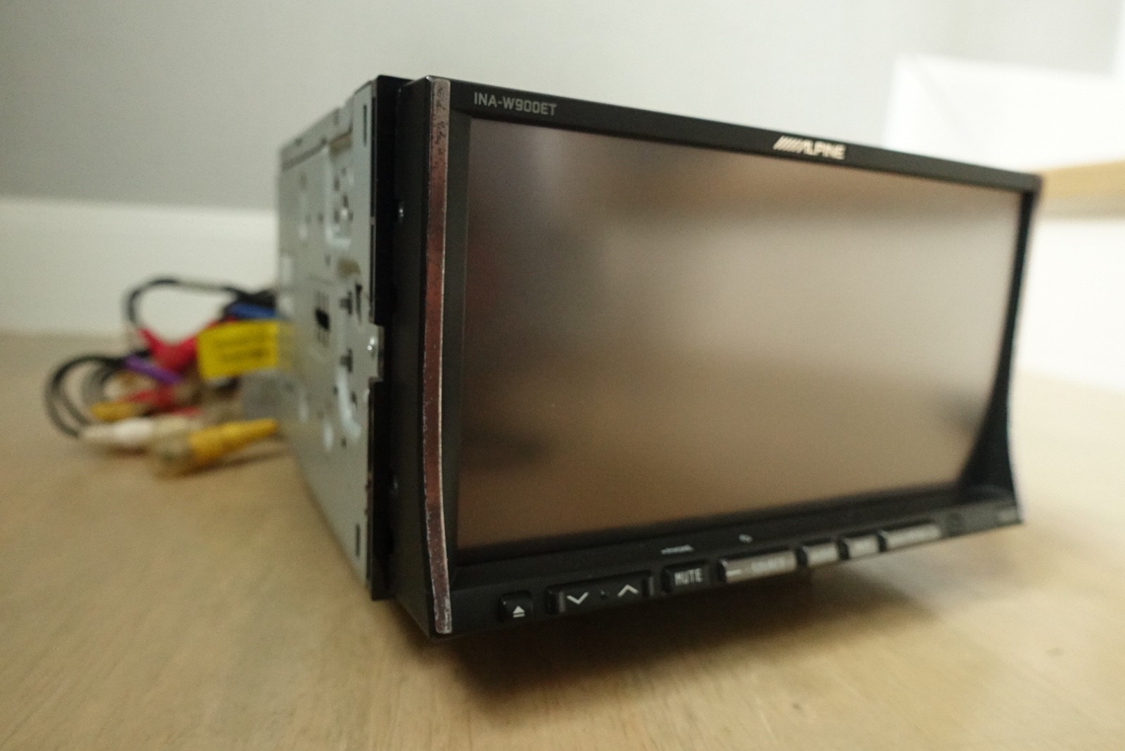 Alpine INA-W900ET. 7″ Touch Screen. Fully functonsl. New Film. 3 RCA Pre out.