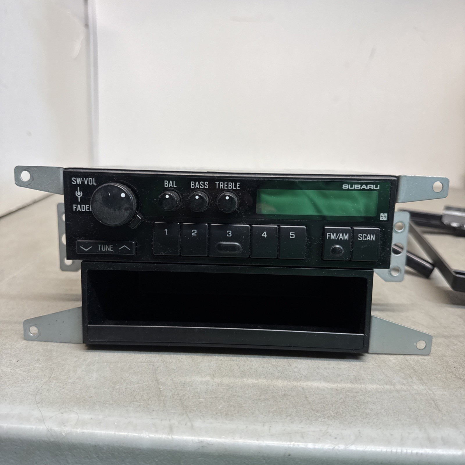 Subaru Model #86225GA400 Oem Original Car Radio Ref No: CR-LF171A + Trim