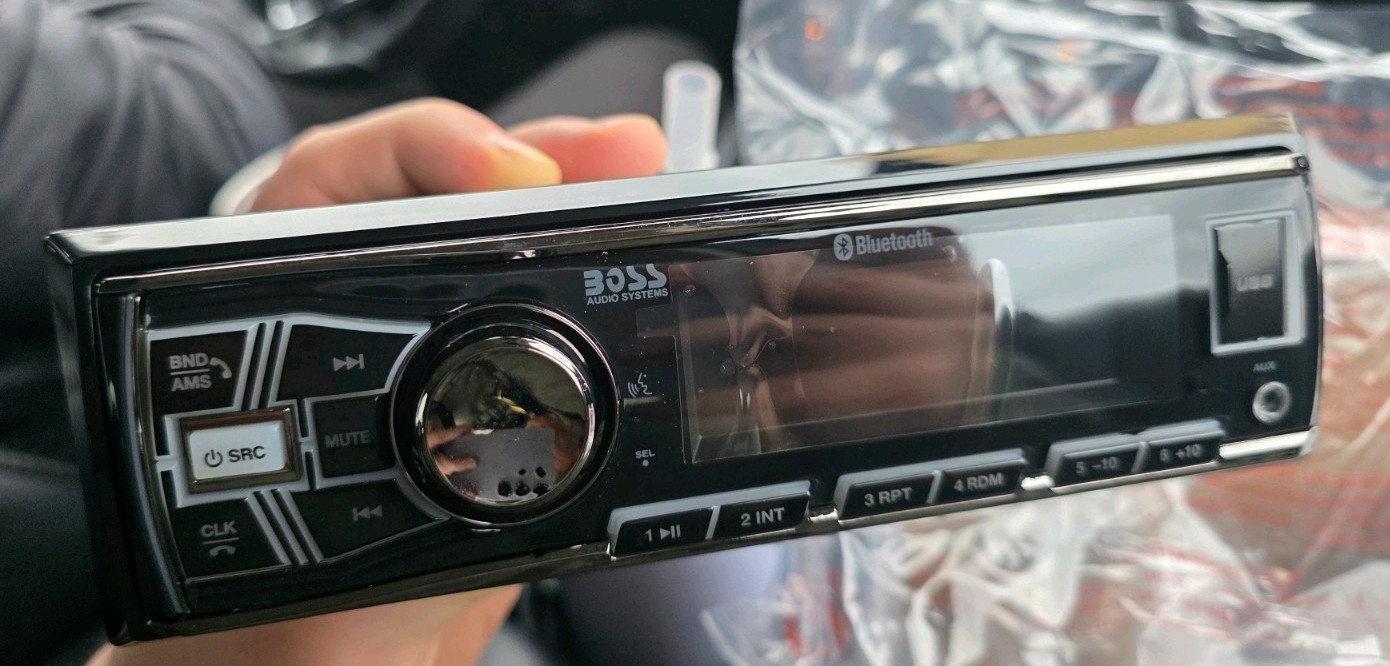 Boss Audio 611UAB 1-DIN Bluetooth USB/MP3 Digital Multimedia Receiver (NO CD)