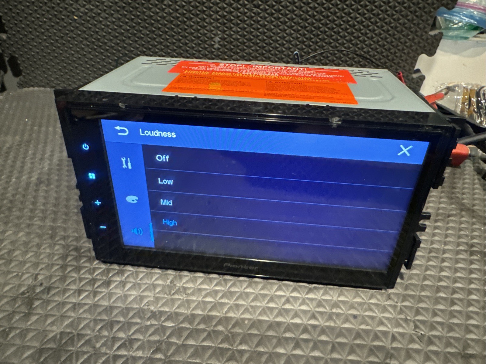 Pioneer DMH-130BT Double-DIN Bluetooth 6.8″ Touchscreen Digital Media Receiver