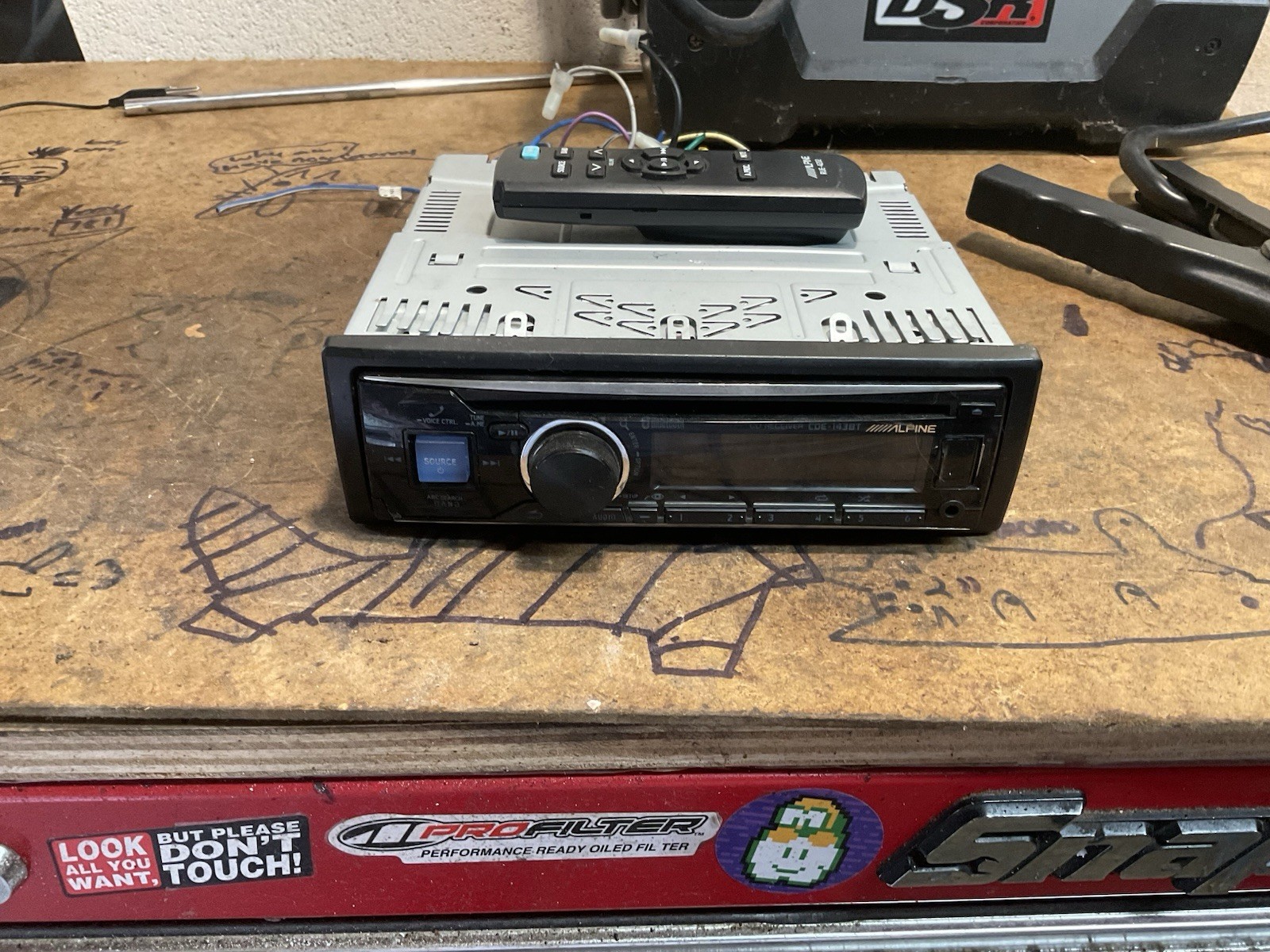 Alpine CD Receiver CDE-143BT & remote