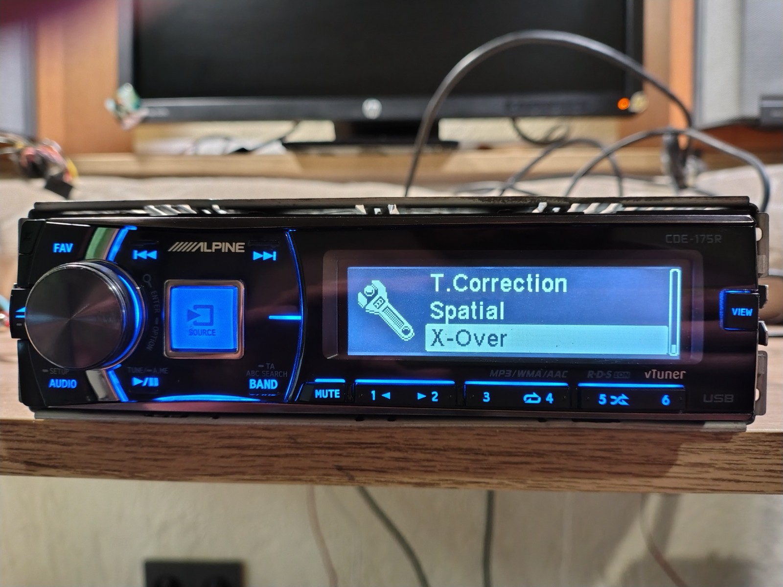 Alpine CDE-175R Car Stereo Mobile Media Station Fully Working Great Shape
