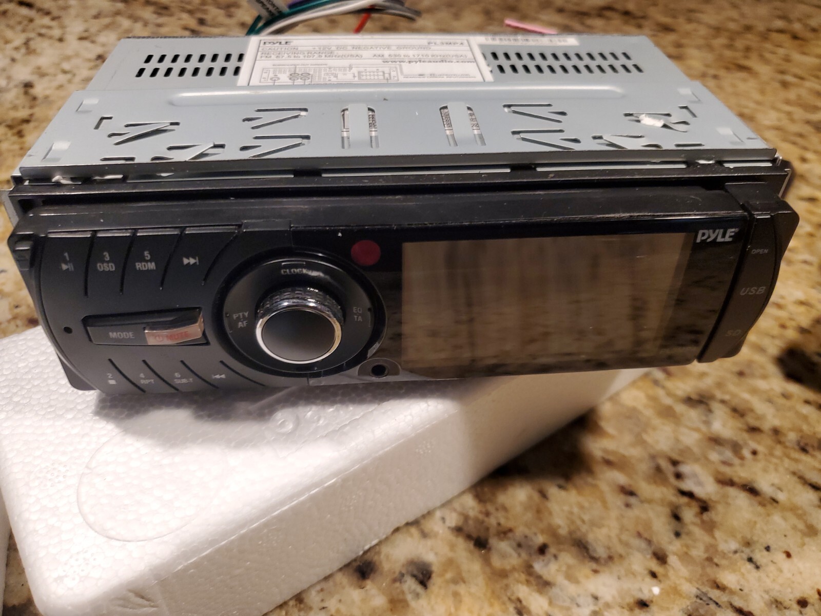 Pyle View Pl3mp4 3″ Single Din Radio With Screen