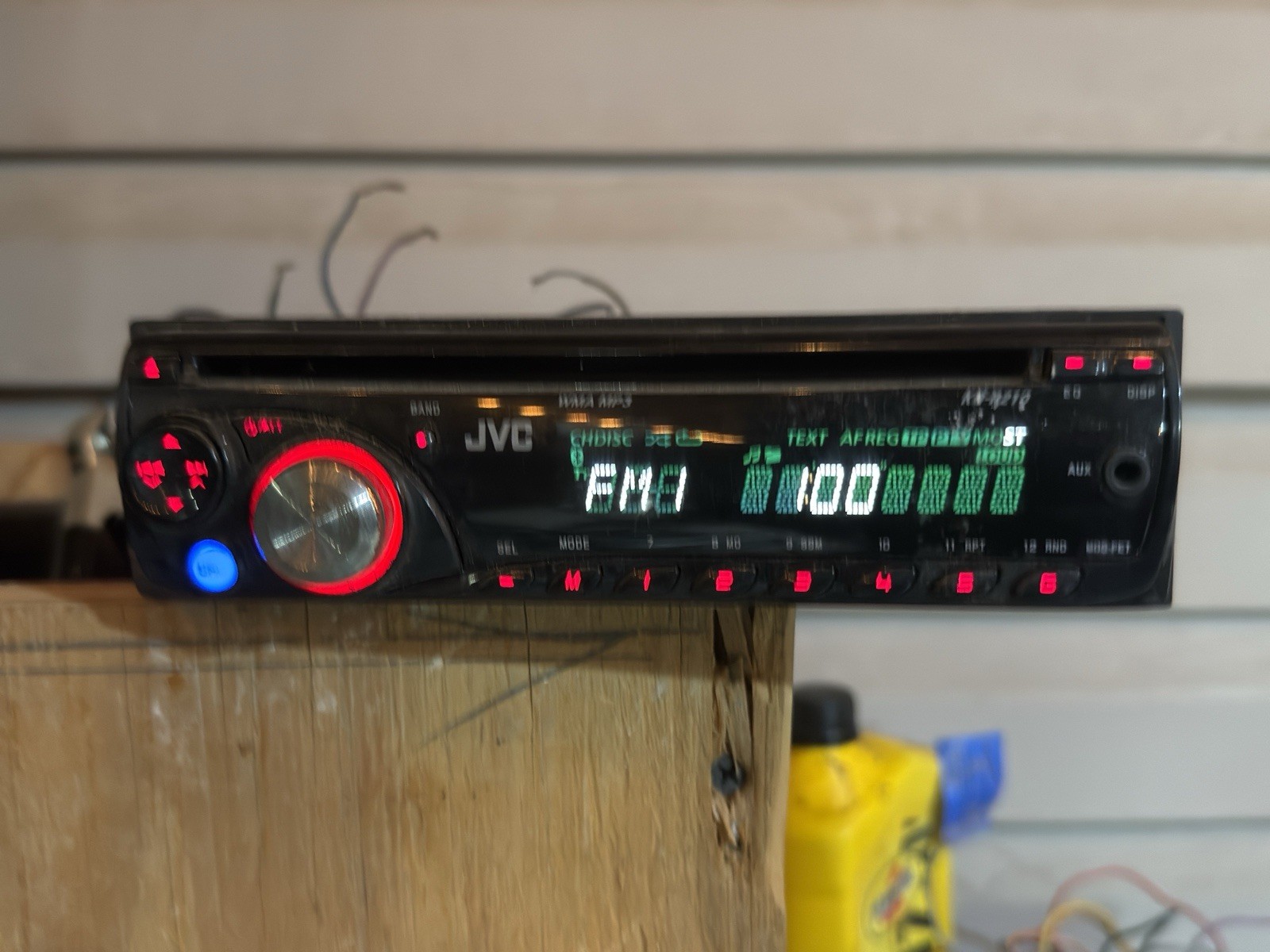 JVC KD-G140 CD Receiver 1 DIN Car Stereo WMA MP3 Aux Equalizer Detachable Face