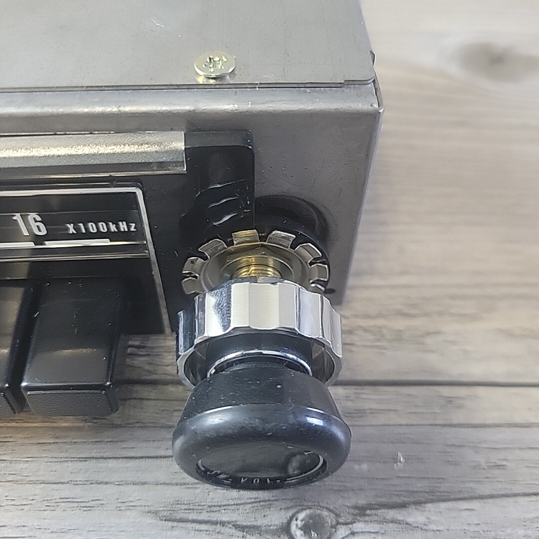 Vintage Hitachi Car Radio TM-403HCR 12V Intergrated Circuit