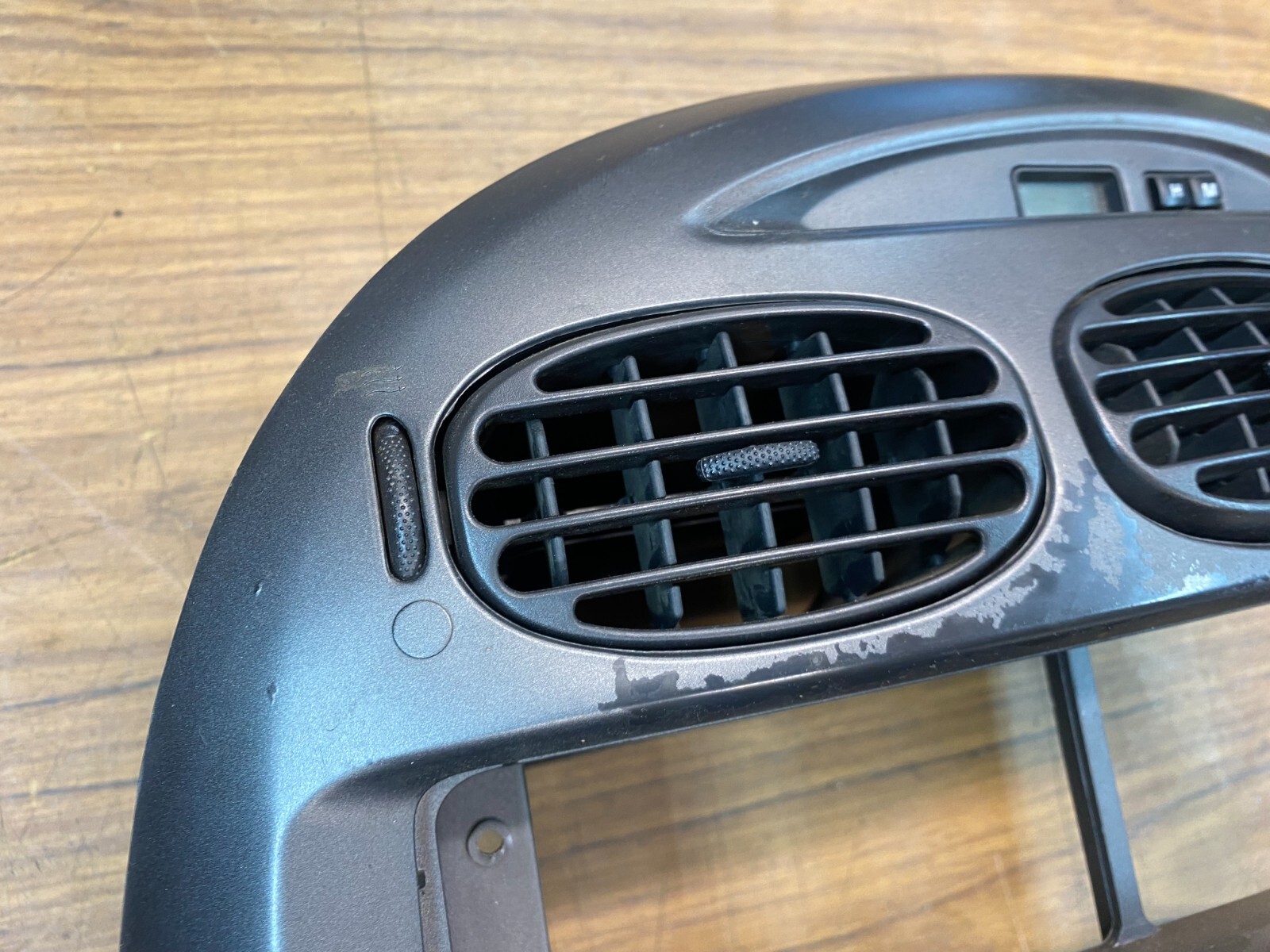 Ford Falcon AU S2,S3 Dash A/C Stereo Control Surround