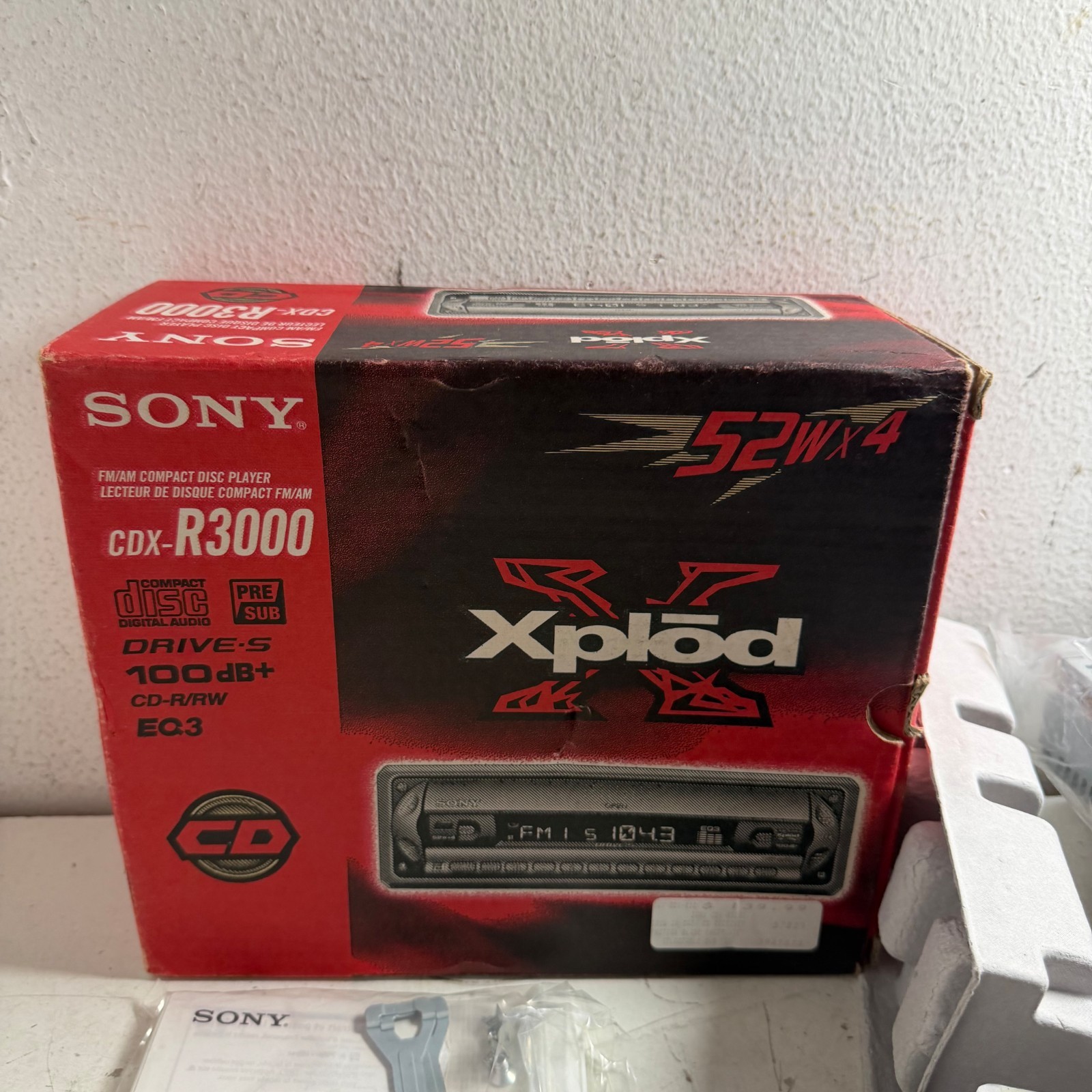 Sony Xplod CDX-R3000 Black Gray FM/AM Compact Disc Player Car Stereo Head Unit