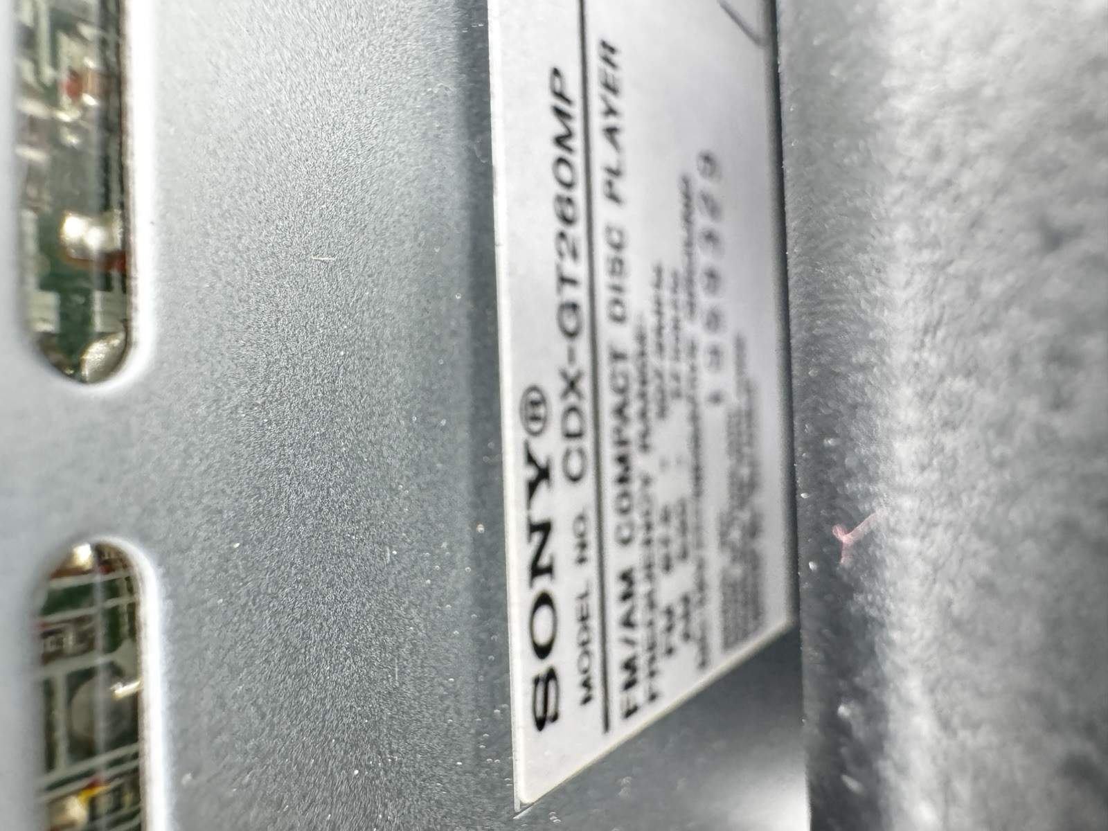 Sony Radio Stereo FM/AM Compact CD player CDX-GT260MP