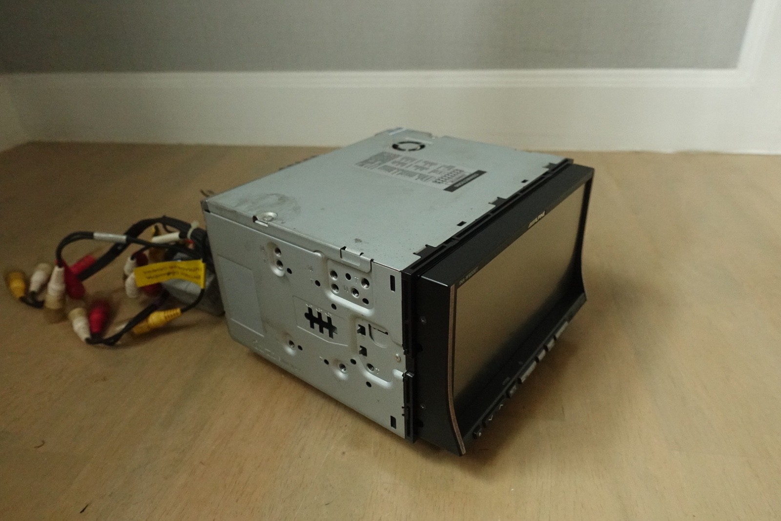 Alpine INA-W900ET. 7″ Touch Screen. Fully functonsl. New Film. 3 RCA Pre out.