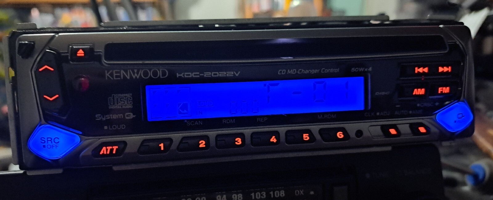Kenwood In Dash CD Receiver Model KDC-2022V 50 peak x 4 CD changer controls
