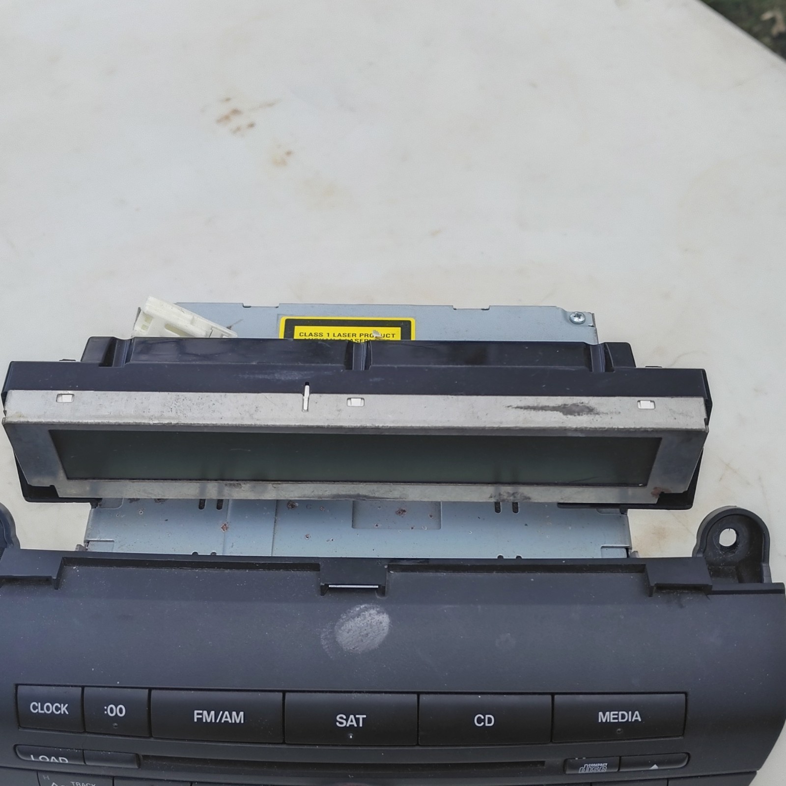 1 DIN In-Dash CD Player FM/AM SAT Radio Media Input Model 14798188