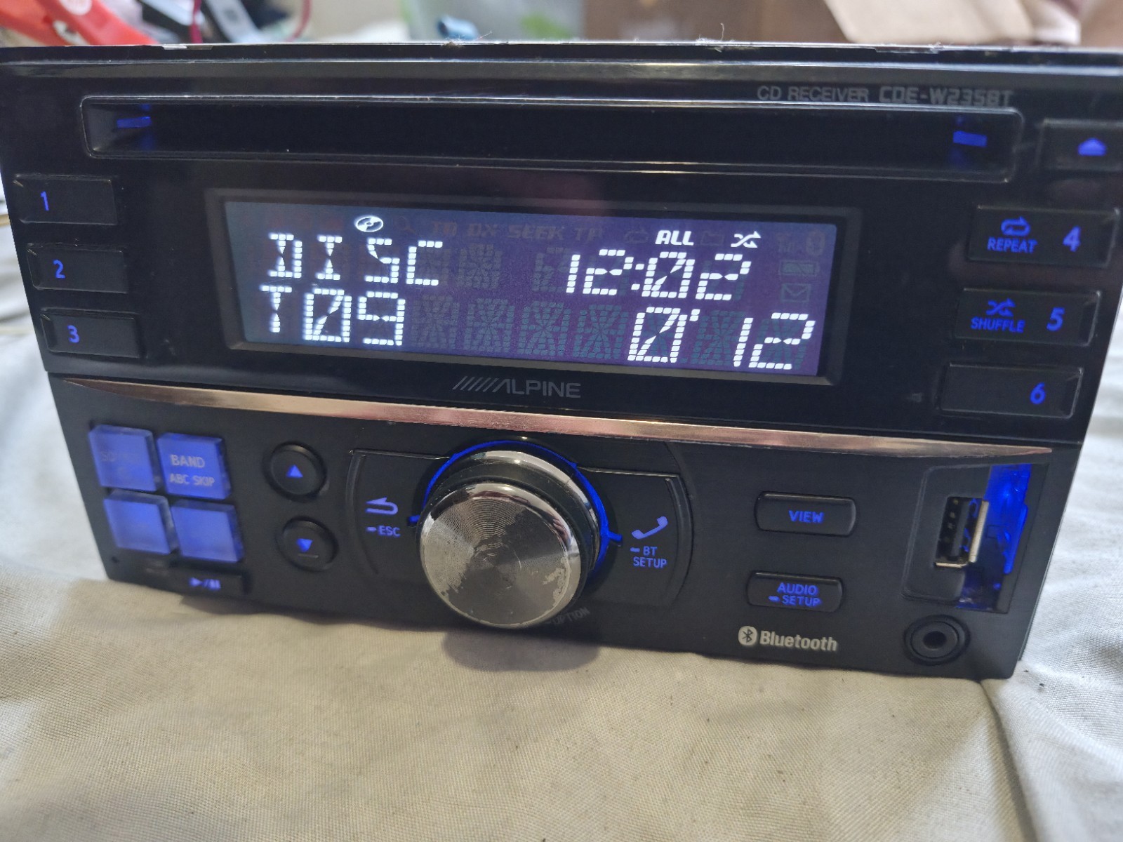 Alpine CDE-W235BT Double Din Bluetooth CD Player Aux Usb *No Touchscreen*