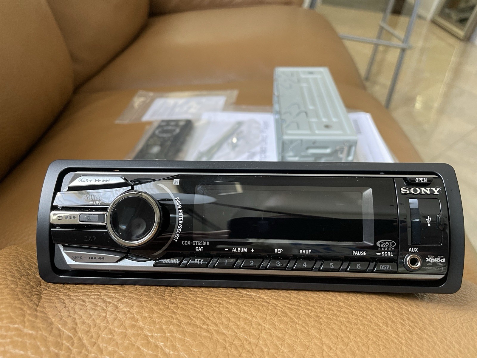 SONY CDX-GT650UI FM/AM/SAT Radio CD Player Car Stereo with USB, AUX and Remote