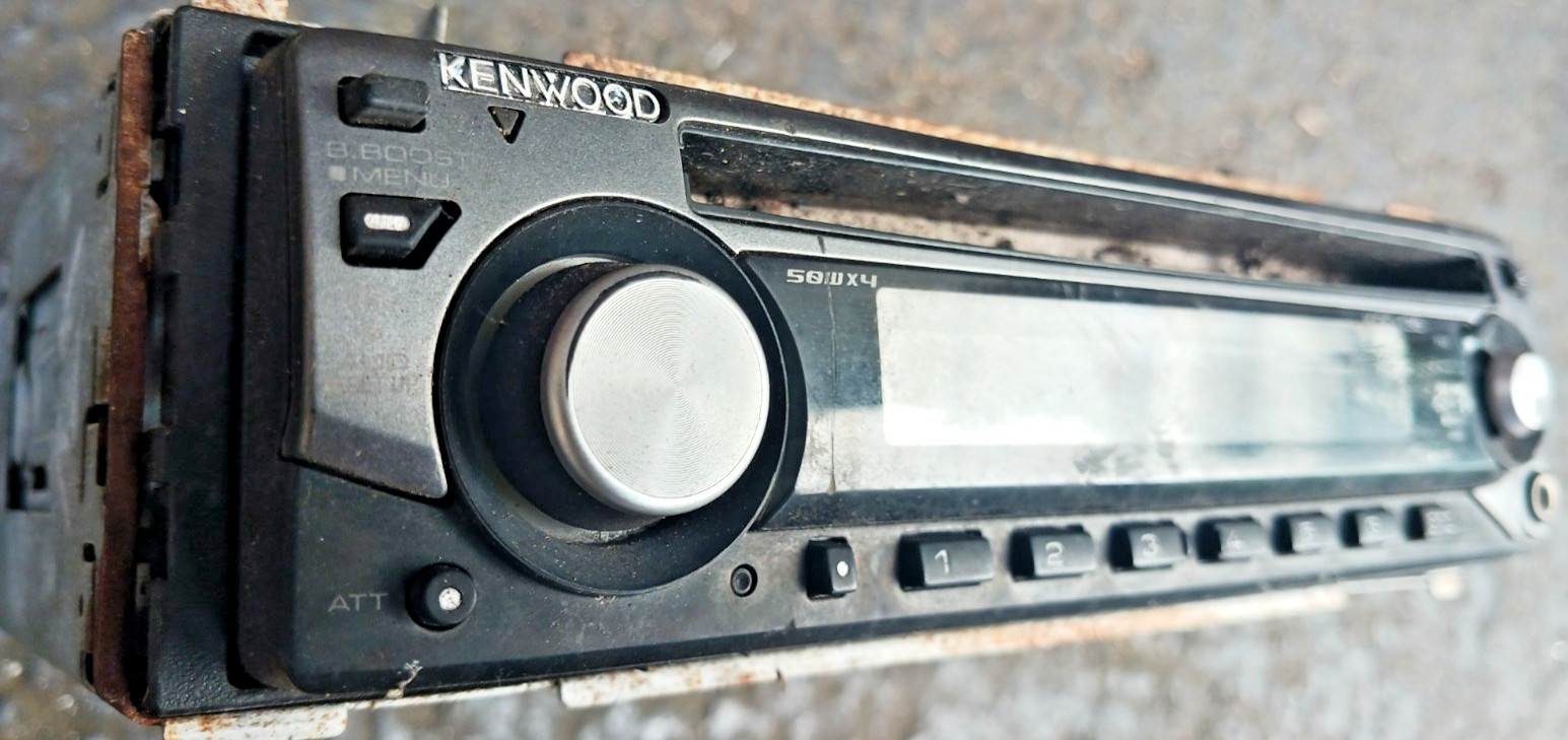 KENWOOD KDC-135 HIGH POWERED CD STEREO RECEIVER 50WX4 DETACHABLE FACE NICE!!!