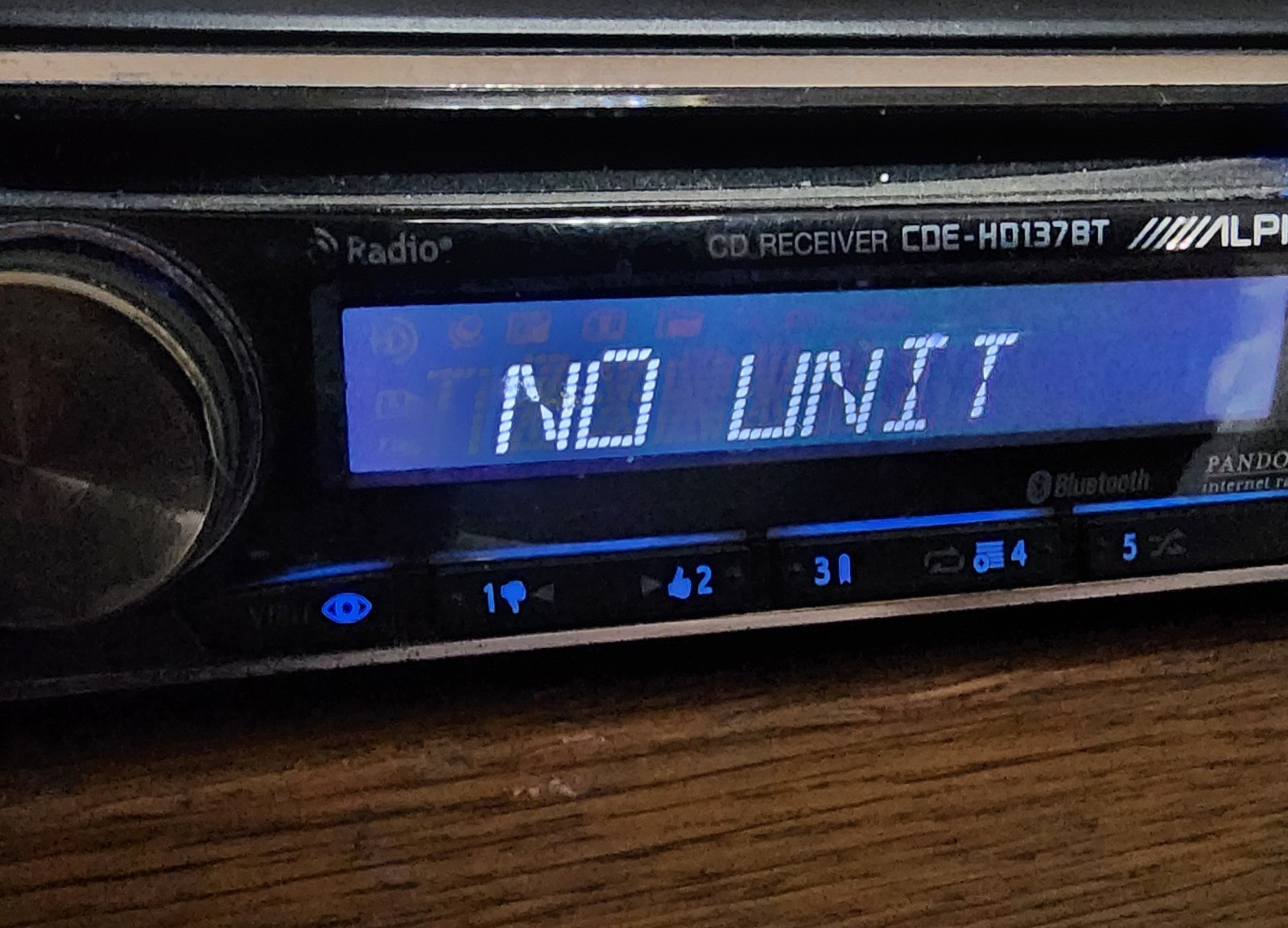 ⭐️Pre-Owned, TESTED⭐️ Alpine BT, CD, AUX, USB-(CDE-HD137BT)