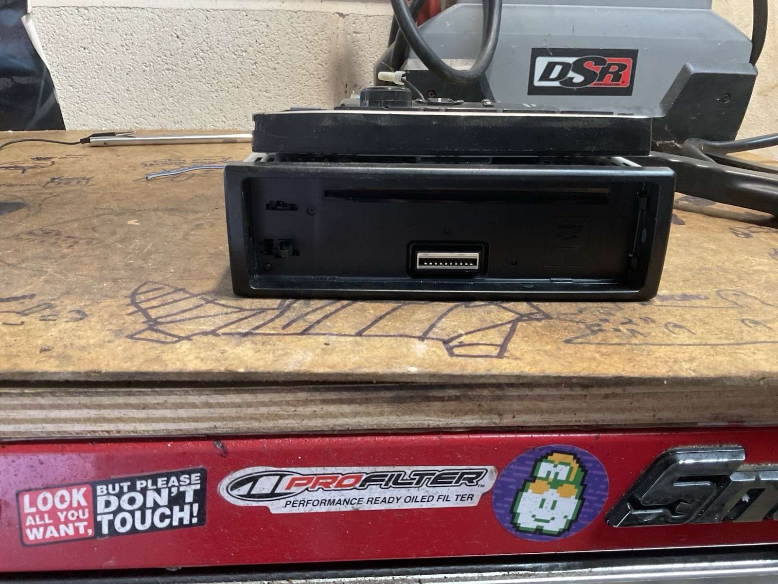 Alpine CD Receiver CDE-143BT & remote