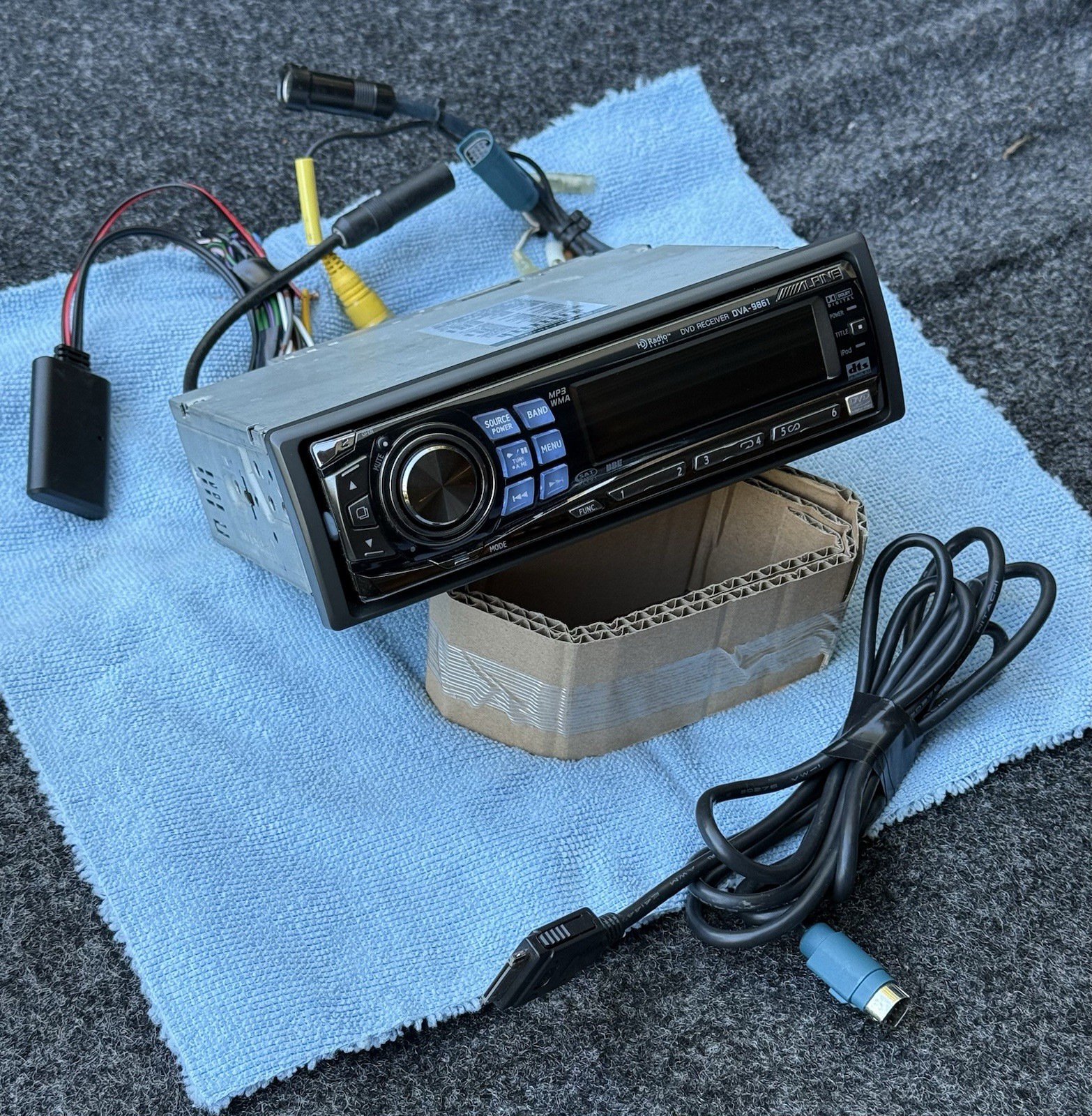 Alpine DVA-9861 DVD/CD/MP3 Player In-Dash US-Market