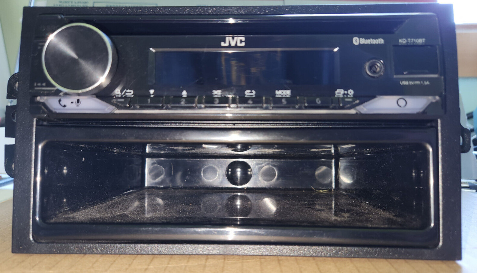 JVC KD-T710BT Single DIN LCD Display Bluetooth Car Stereo Receiver works great