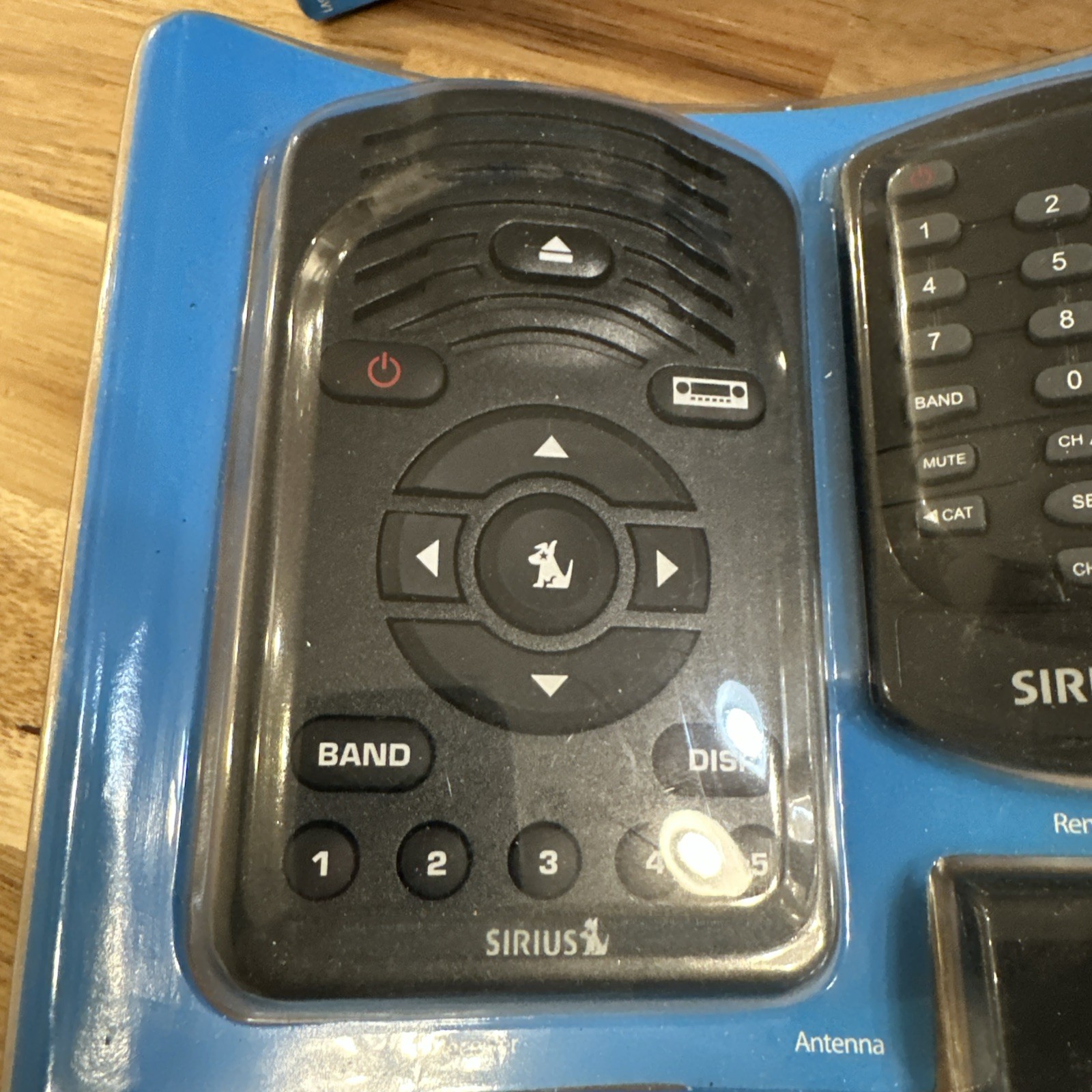 Sirius Satellite Radio Sirius One All-In-One Car Kit with remote NEW SV1