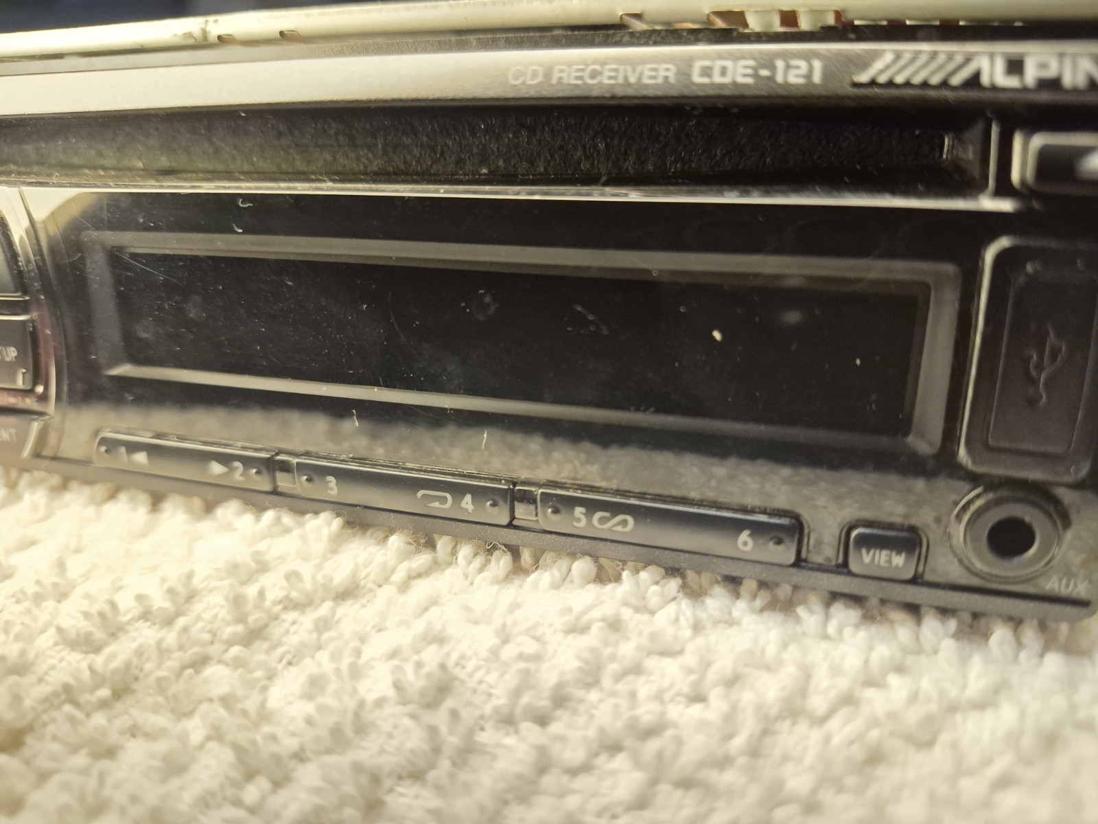 Alpine CDE-121 Single Din Car Stereo CD Usb Aux **NO Bluetooth** 2011 Headunit