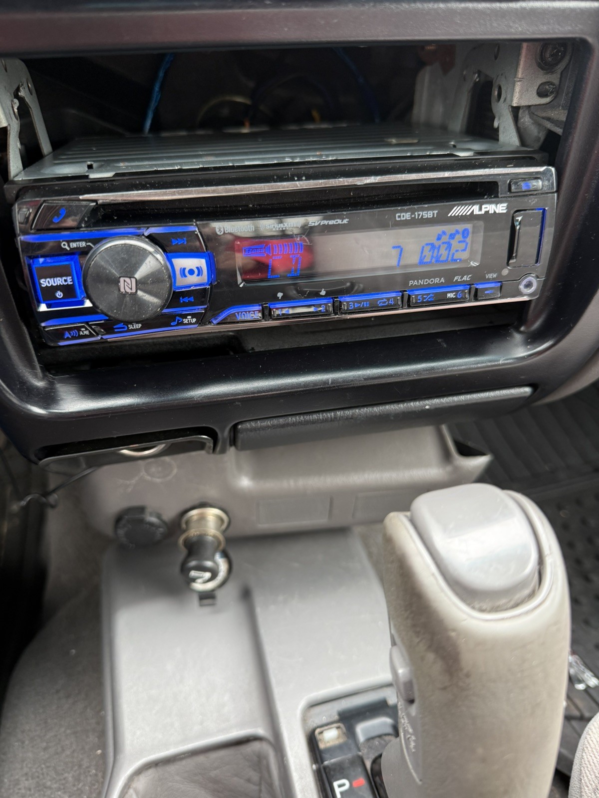 Alpine CDE-175BT USED