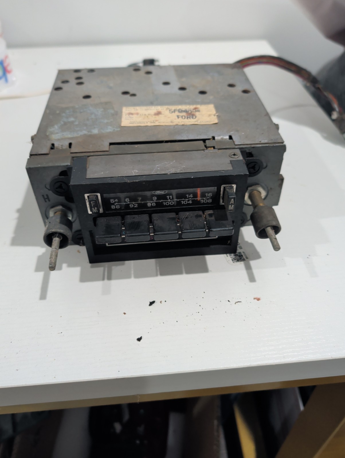 Ford Motorola AM/FM Quadrasonic 8-Track Tape Radio D8AF-19A188-AA / 5FD4804 -OEM
