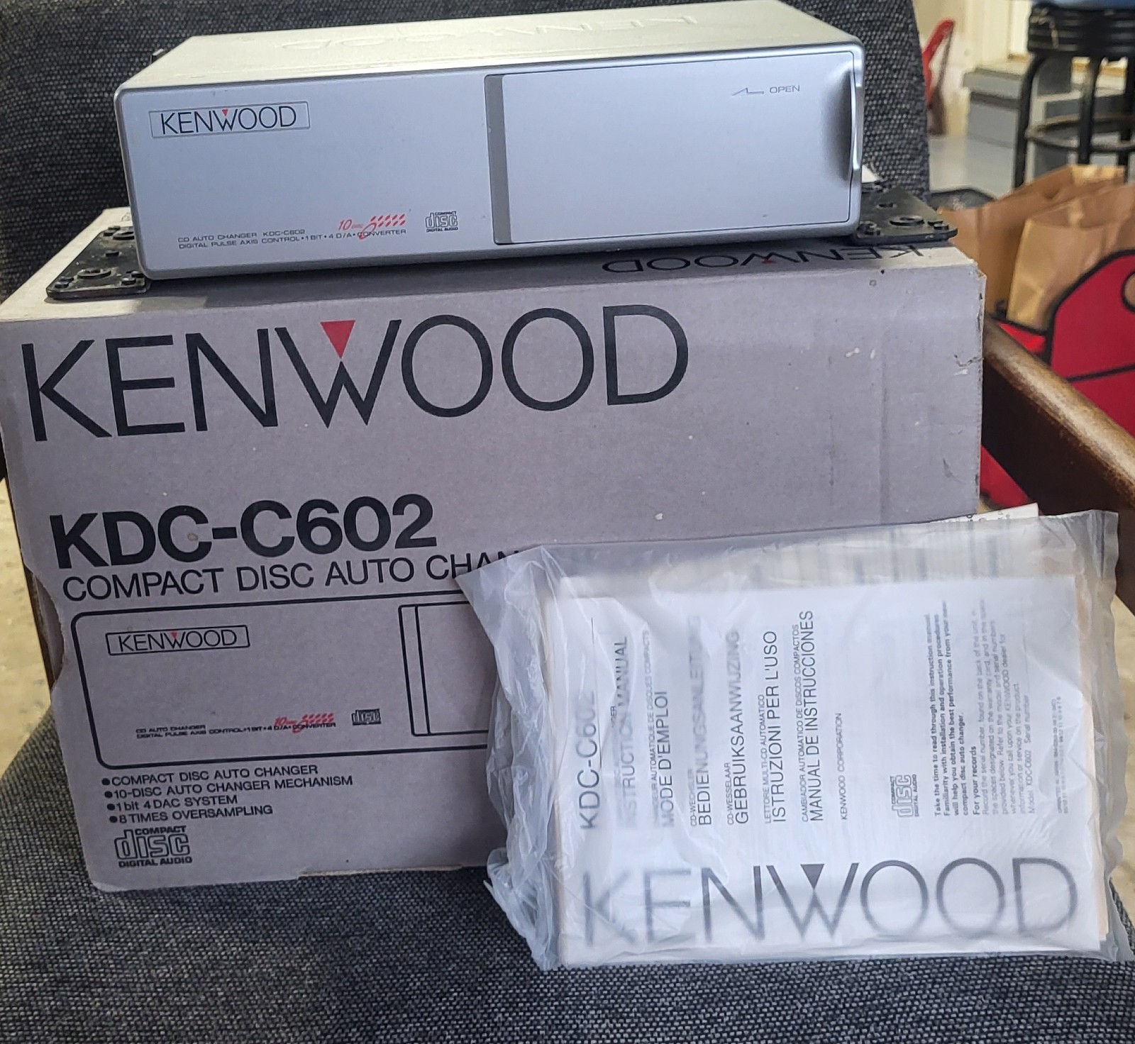Kenwood KDC-C602 10 Disc CD Changer w/ Box Magazine Manual Tested