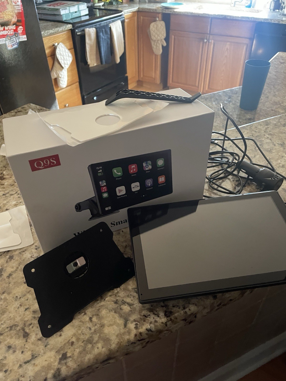 a Q9S 9-inch Portable Wireless Apple CarPlay and Android Auto Screen