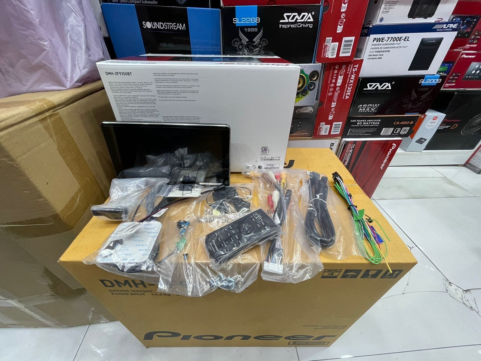 Pioneer DMH-ZF9350BT 9″ HD Floating AV Receiver Wireless Apple CarPlay Android