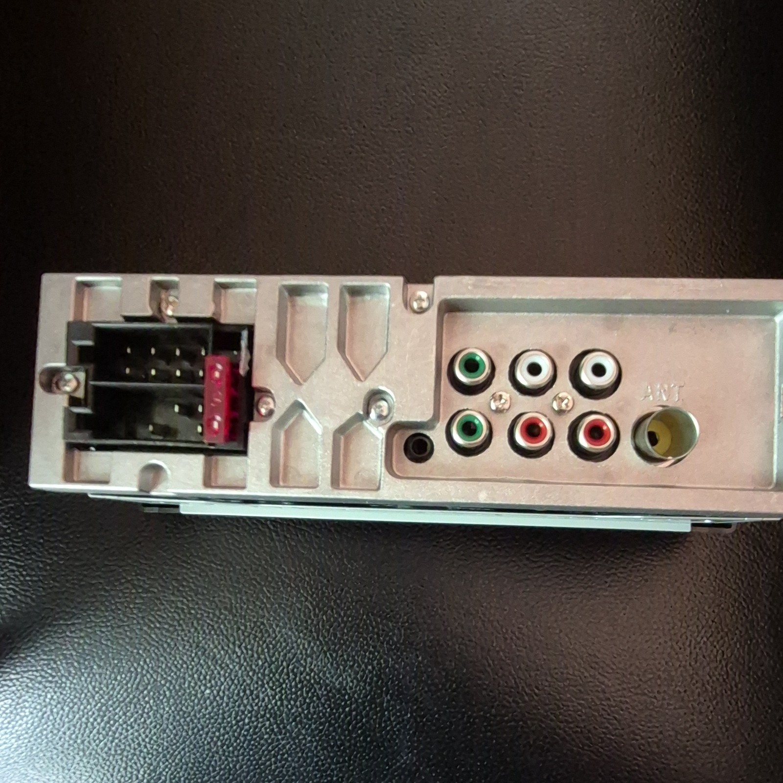 This Is a 1 DIN car stereo radio with FM/AM/MP3/FLAC support.